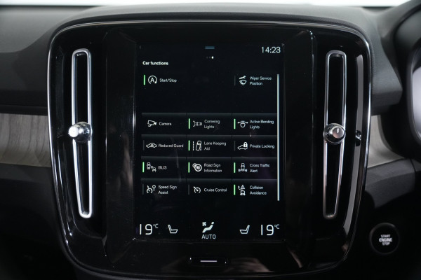 2020 Volvo XC40 XZ T4 Inscription SUV image 24