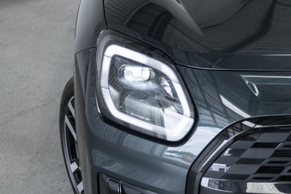 2025 [THIS VEHICLE IS SOLD] image 20