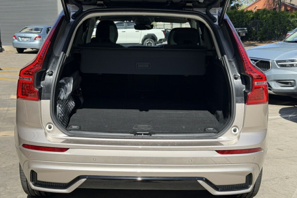 2025 Volvo XC60 UZ Plus T8 Plug-in Hybrid SUV Image 9