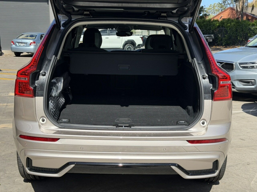 2025 Volvo XC60 UZ Plus T8 Plug-in Hybrid SUV Image 9