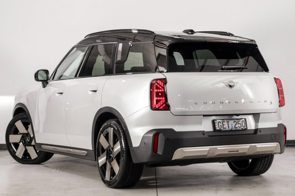 2026 MINI Countryman U25 SE Favoured SUV image 5