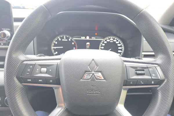 2023 Mitsubishi Outlander ZM ES SUV Image 21