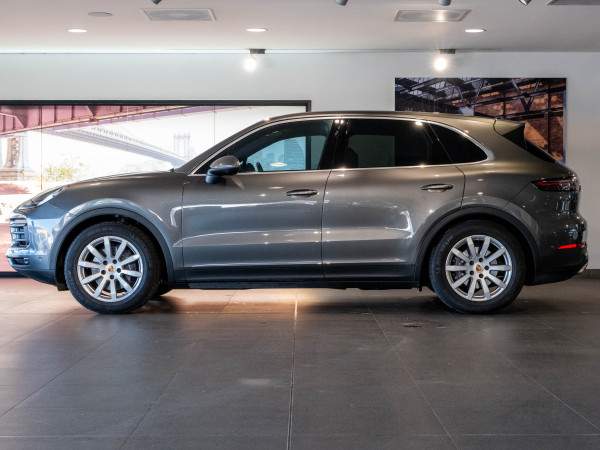 2022 MY23 Porsche Cayenne SUV image 10