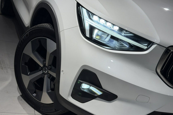 2024 Volvo XC40 XZ Ultimate B4 Bright SUV Image 2