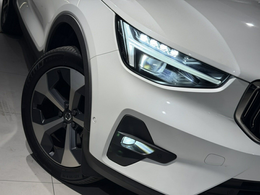 2024 Volvo XC40 XZ Ultimate B4 Bright SUV Image 2