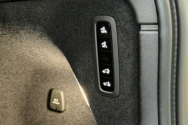 2026 Volvo EX90  Ultra Twin Motor Performance SUV Image 9