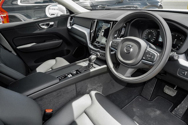 2019 MY20 Volvo XC60 UZ D4 Momentum Suv Image 5