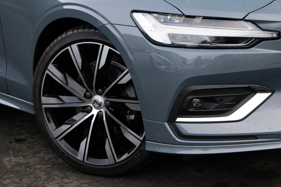 2022 Volvo S60  B5 Inscription Sedan Image 6