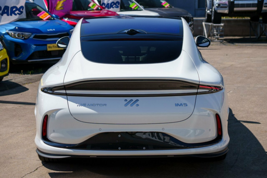 2025 MG IM5 P12L Premium Hatch Image 3