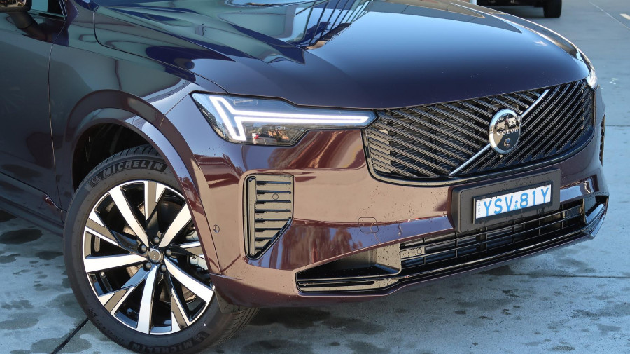 2025 MY26 Volvo XC90 L Series Plus T8 Plug-in Hybrid Dark SUV Image 8