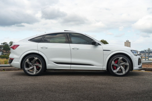 2024 Audi SQ8  GE e-tron SUV Image 3