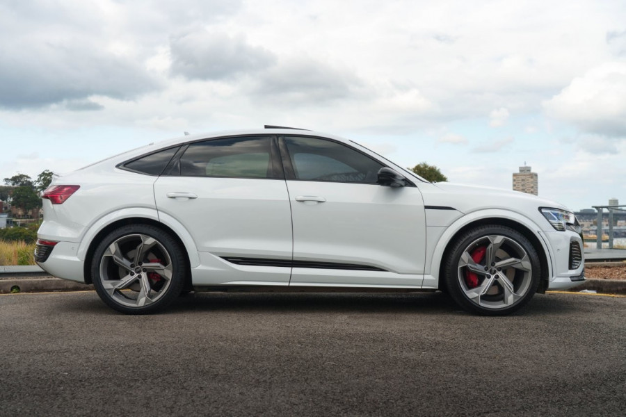 2024 Audi SQ8  GE e-tron SUV Image 3