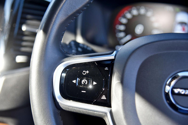 2021 Volvo XC90 L Series T6 Momentum SUV Image 16