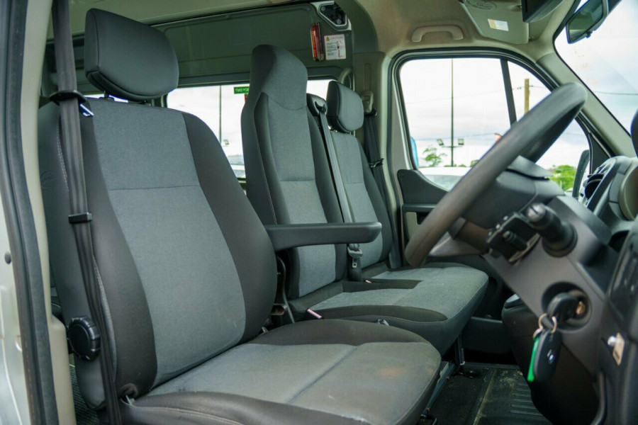 2017 Renault Master X62 Mid Roof LWB AMT Bus Image 18