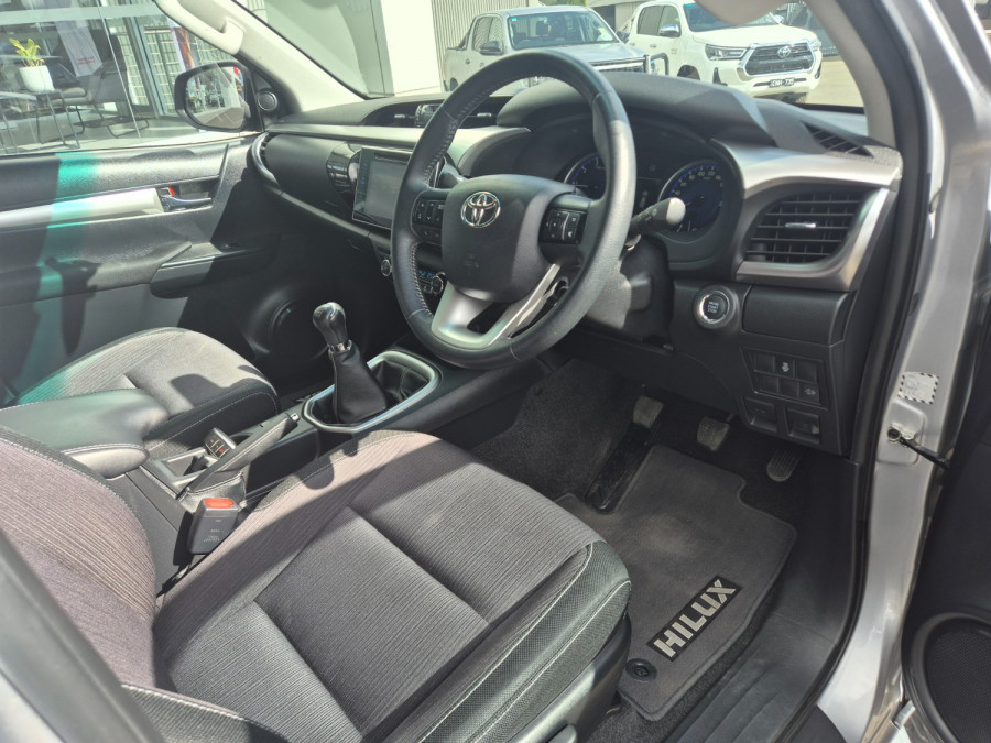 2018 Toyota HiLux  SR5 Double Cab Pick Up Image 18