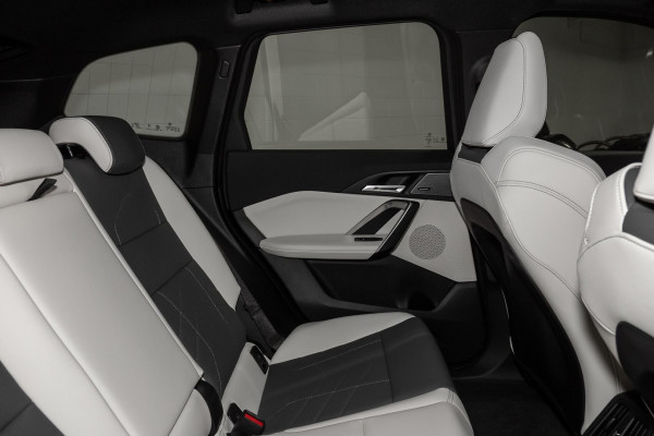 2025 BMW iX1 U11 xDrive30 M Sport SUV image 9