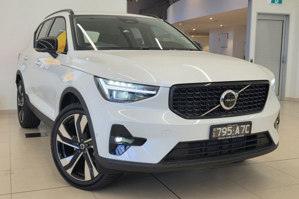 2025 MY26 Volvo XC40 XZ Ultra B4 Dark SUV
