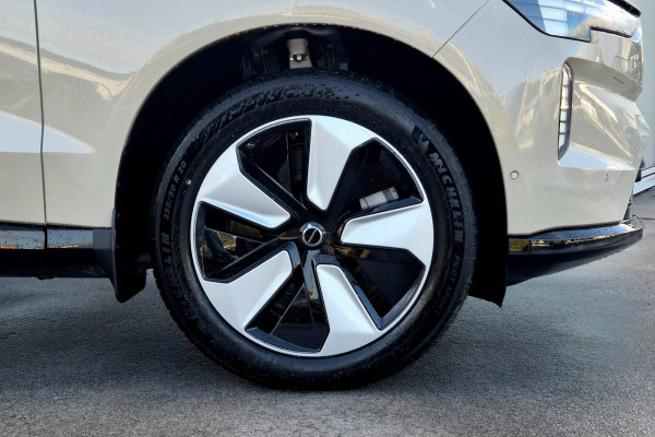 2025 Volvo EX90  Plus Twin Motor SUV Image 26