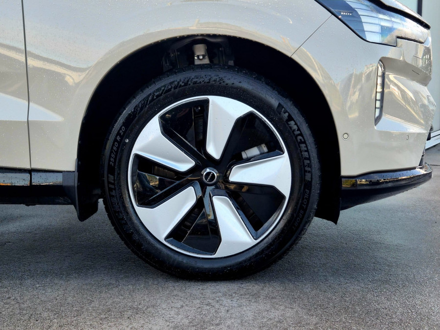 2025 Volvo EX90  Plus Twin Motor SUV Image 26