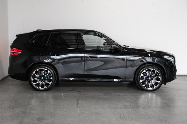 2025 BMW X3 G45 30e xDrive SUV image 3