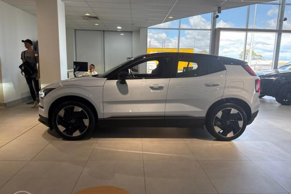2026 Volvo EX30  Single Motor Extended Range Plus SUV Image 4