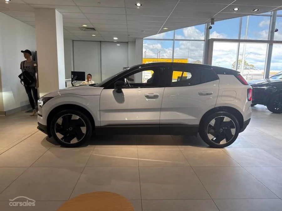 2026 Volvo EX30  Single Motor Extended Range Plus SUV Image 4
