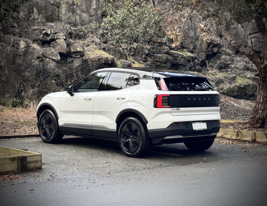 2026 Volvo EX30 Cross Country  Ultra Twin Motor Performance SUV Image 6
