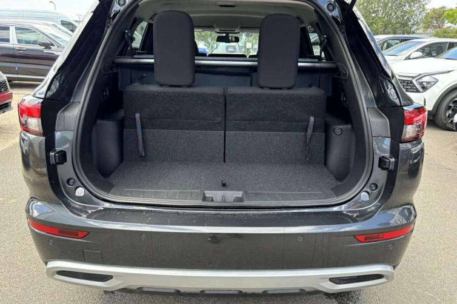 2024 Mitsubishi Outlander ZM LS SUV Image 10