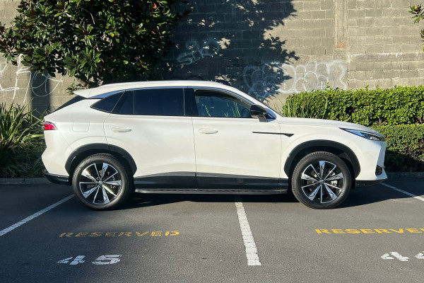 2026 MG HS Plug-in Hybrid Essence SUV Image 2