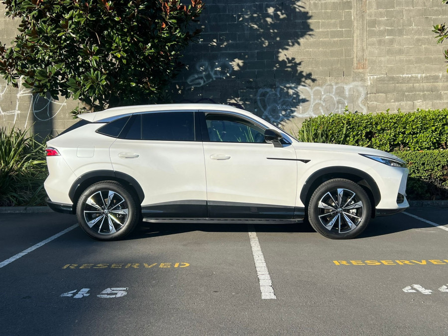 2026 MG HS Plug-in Hybrid Essence SUV Image 2