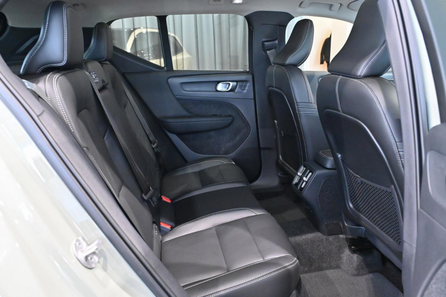 2024 MY25 Volvo XC40 XZ Ultra B4 Bright SUV Image 7
