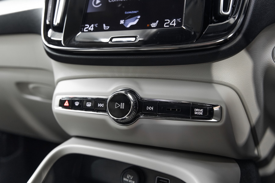 2022 Volvo XC40 T4 Inscription Petrol AWD SUV Image 14