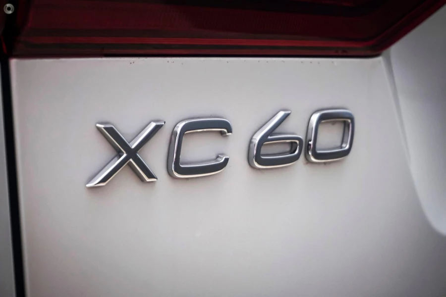 2025 MY26 Volvo XC60 UZ Ultra T8 Plug-in Hybrid Dark SUV Image 1