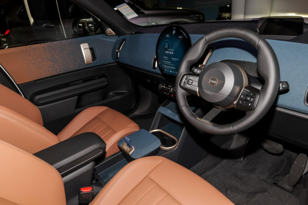 2026 MINI Countryman U25 SE Favoured SUV image 10
