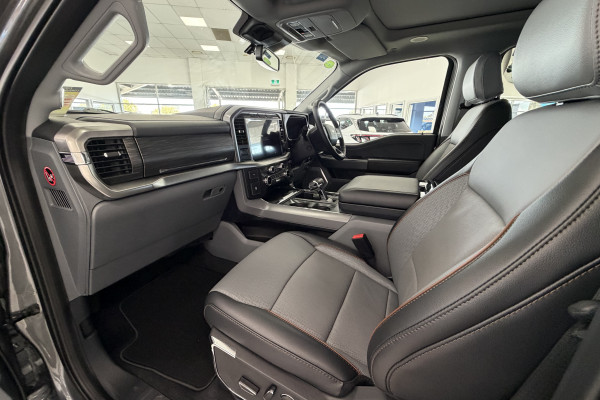 2024 Ford F-150  Lariat Dual Cab Image 19