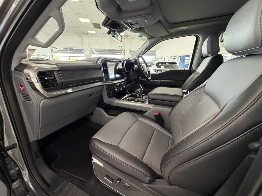 2024 Ford F-150  Lariat Dual Cab Image 19
