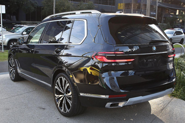 2026 BMW X7 G07 LCI xDrive40i M Sport SUV image 7