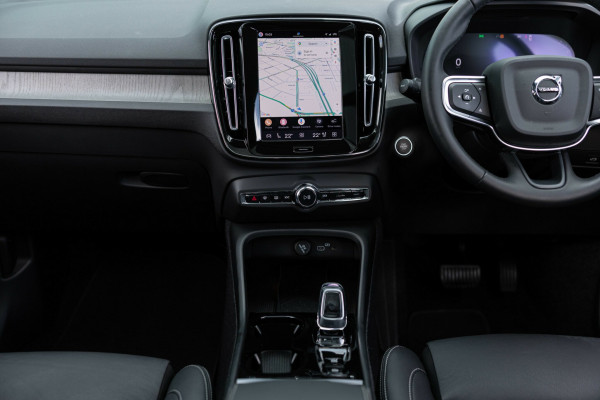 2025 MY26 Volvo XC40 XZ Ultra B4 Bright SUV Image 22