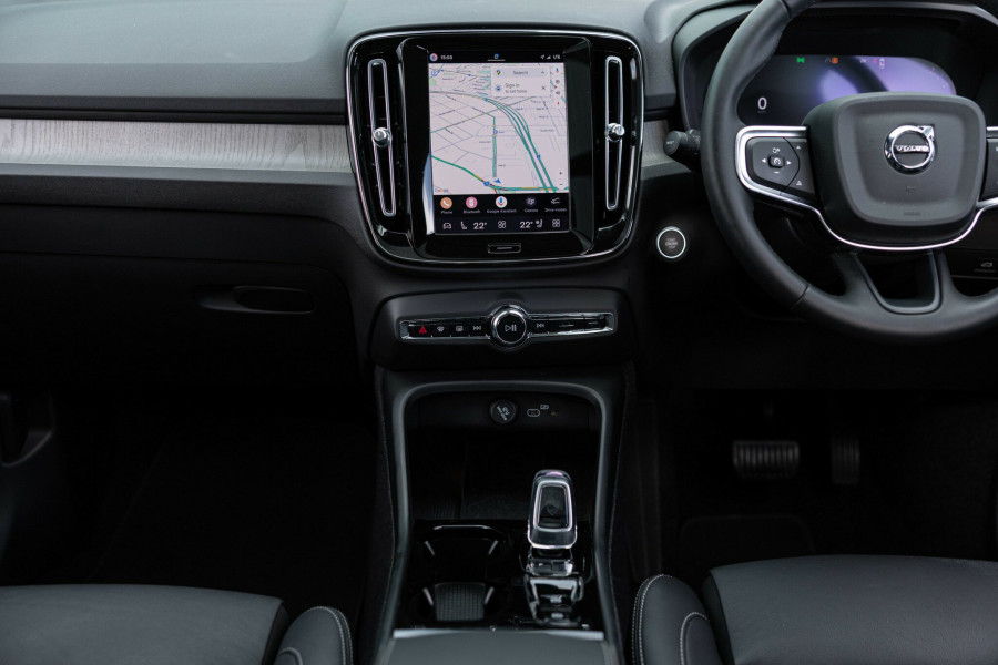 2025 MY26 Volvo XC40 XZ Ultra B4 Bright SUV Image 22