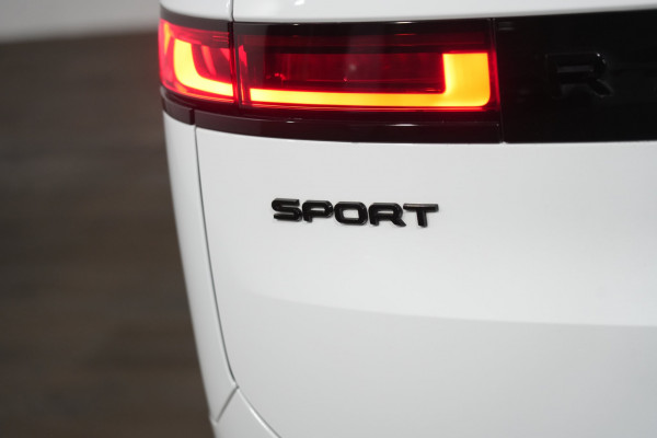 2025 Land Rover Range Rover Sport L461 D250 Dynamic SE SUV image 9
