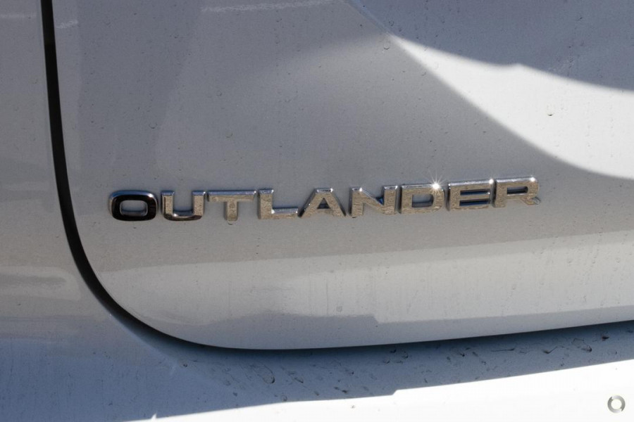 2024 Mitsubishi Outlander ZM ES SUV Image 11