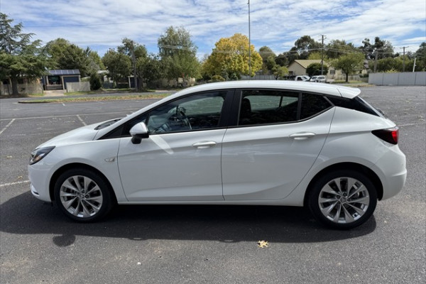 2019 Holden Astra BK R Hatch Image 2