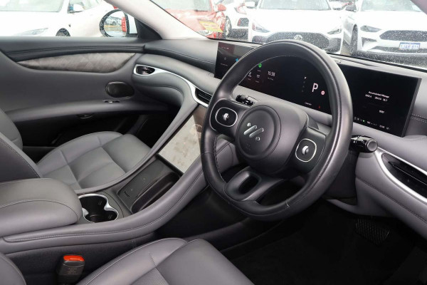 2025 MG IM5 P12L Premium Hatch Image 8