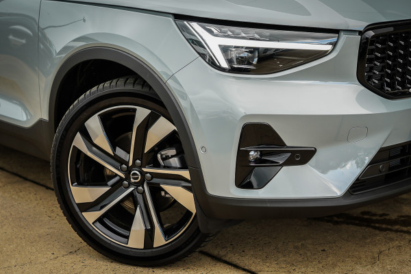2024 MY25 Volvo XC40 XZ Ultra B4 Dark SUV Image 5