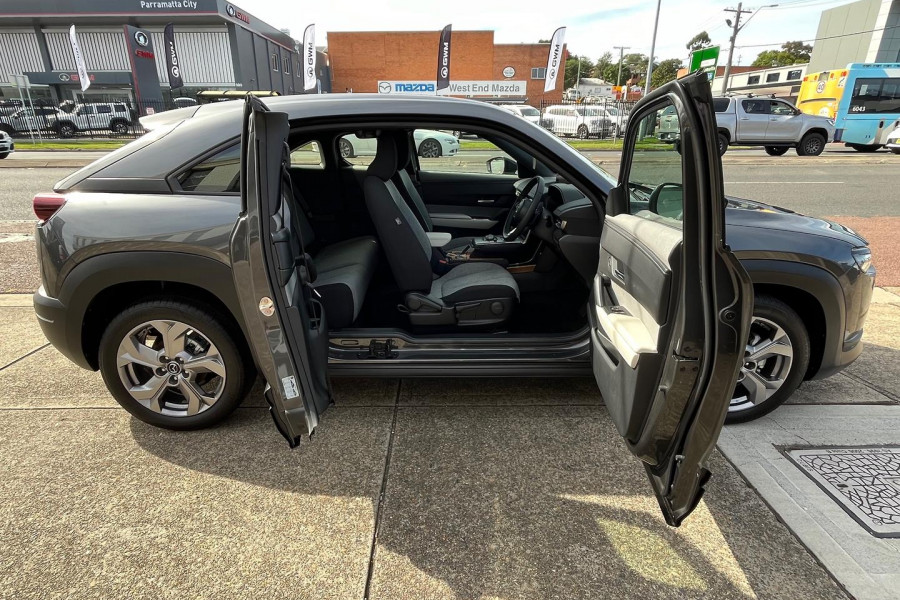 2023 Mazda MX-30 DR Series G20e Evolve SUV Image 9