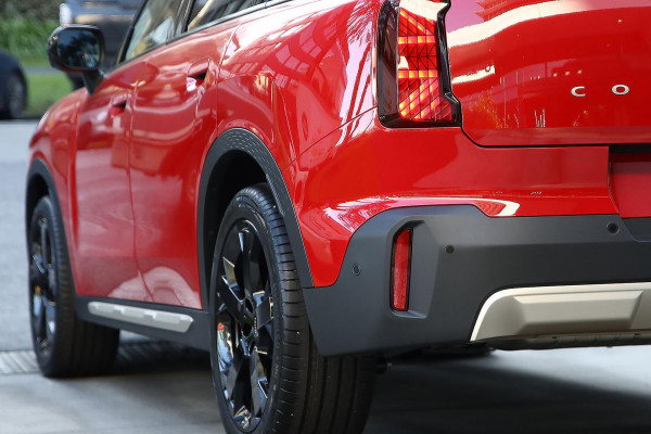 2026 MINI Countryman U25 C Favoured SUV image 7