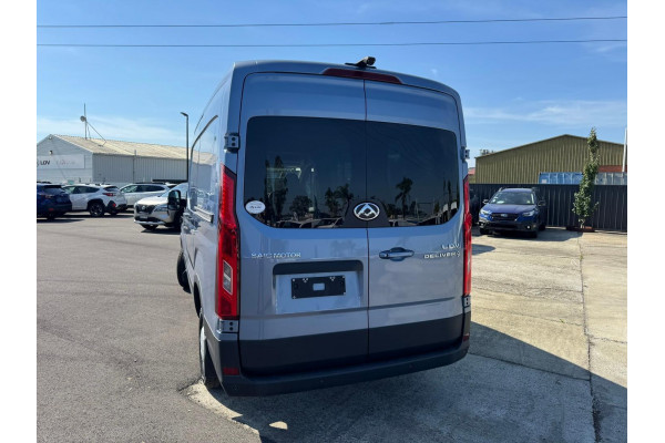 2023 LDV Deliver 9  11-Seat Bus Image 5