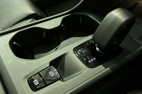 2025 Volvo XC40 XZ Plus B4 SUV Image 17