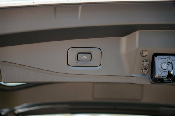 2025 MY25.5 Isuzu MU-X RJ LS-T SUV Image 9