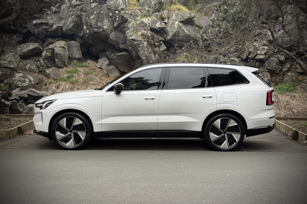 2026 Volvo EX90 No Series Ultra Twin Motor Performance SUV Image 5